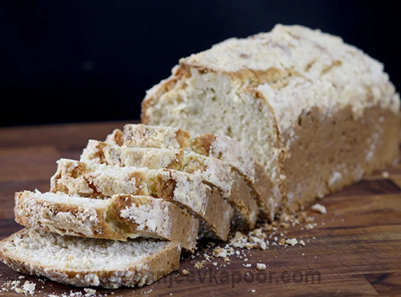 Cinnamon Crumb Banana Loaf