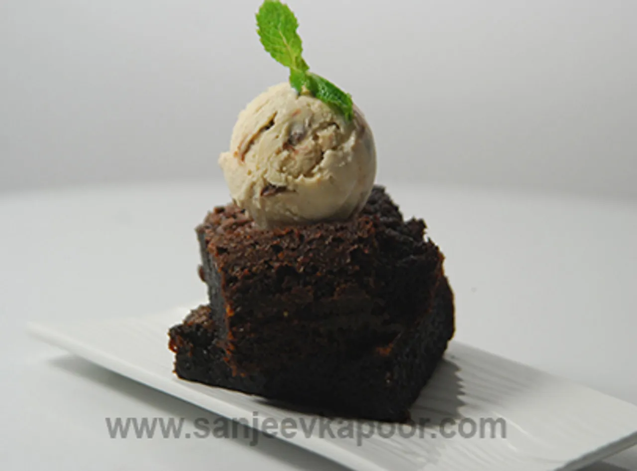 Mud Fudge Cake with Ice cream