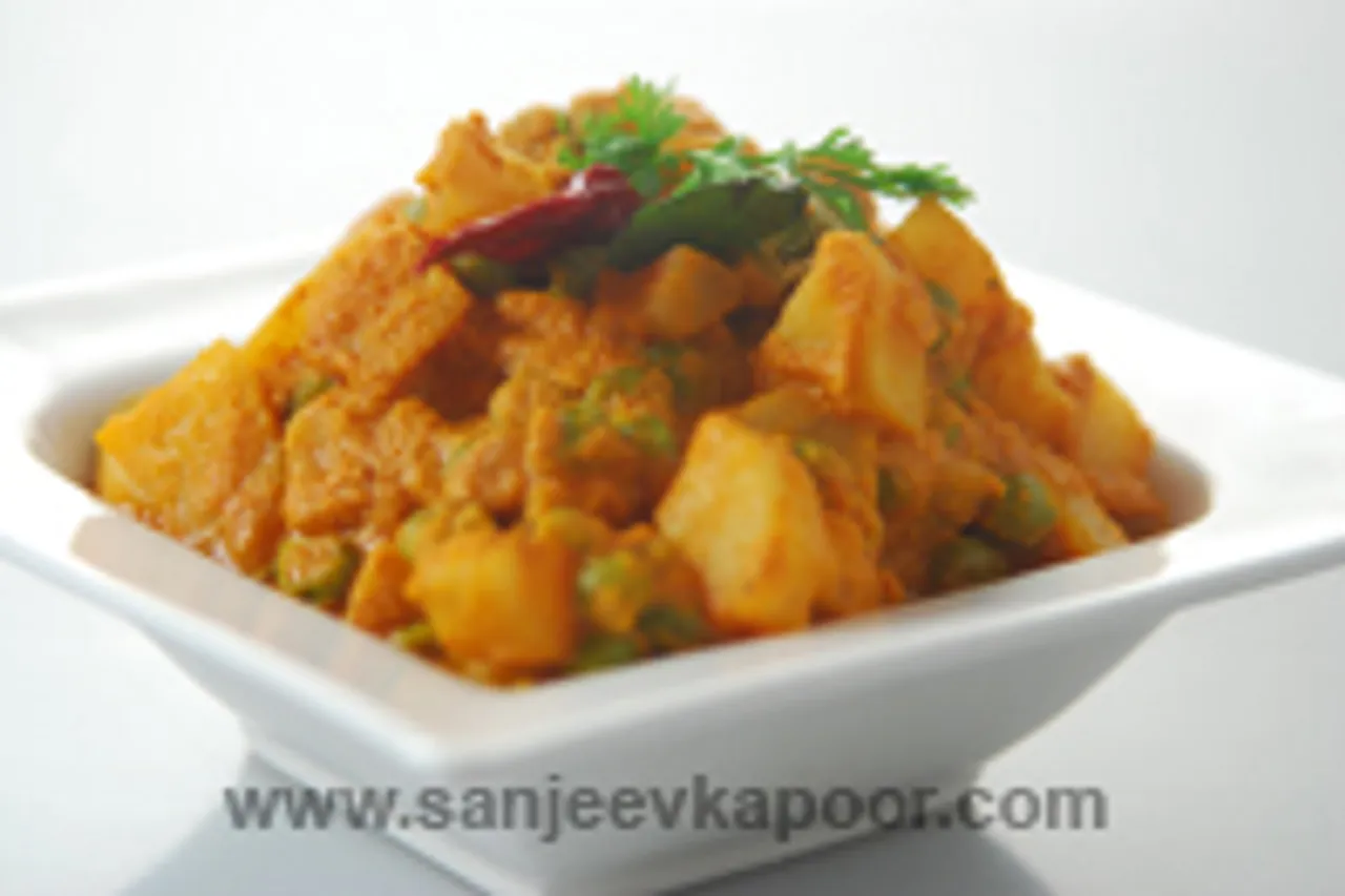 Green Peas And Potato Curry