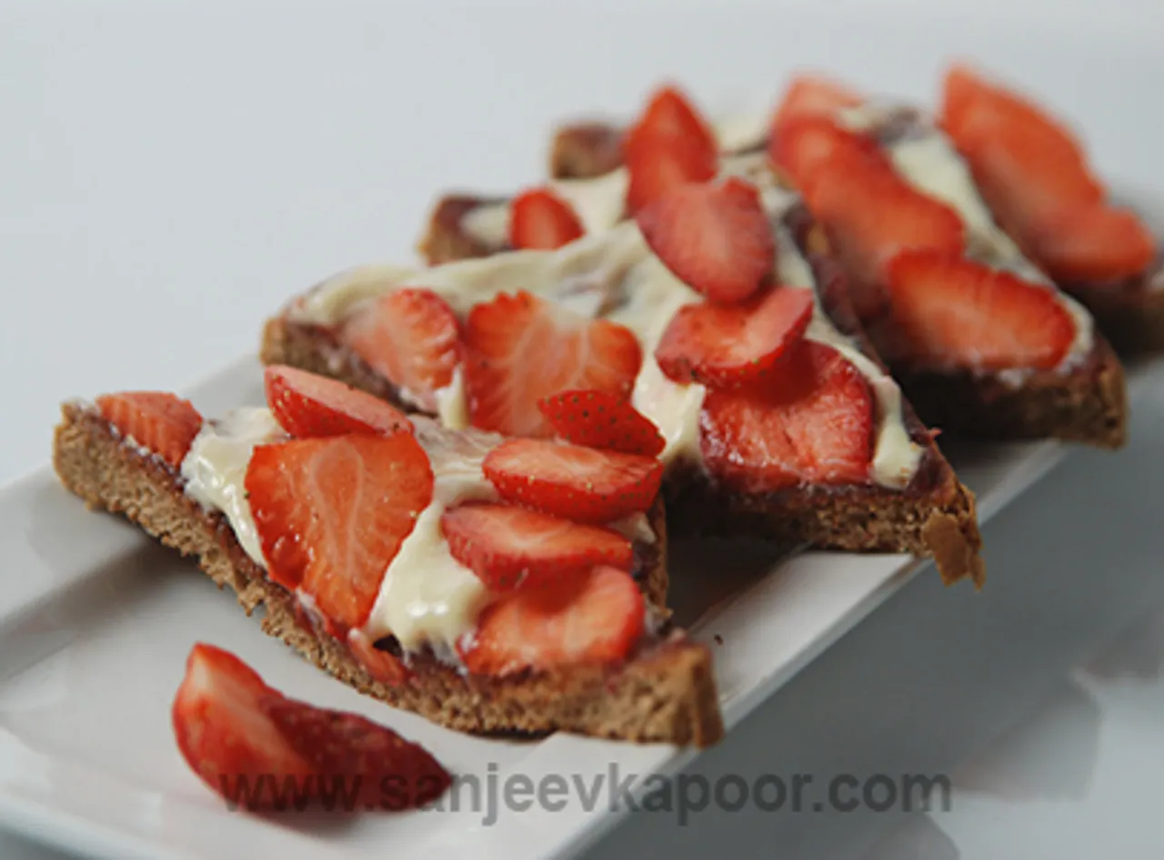 Toast With Honey And Fruits