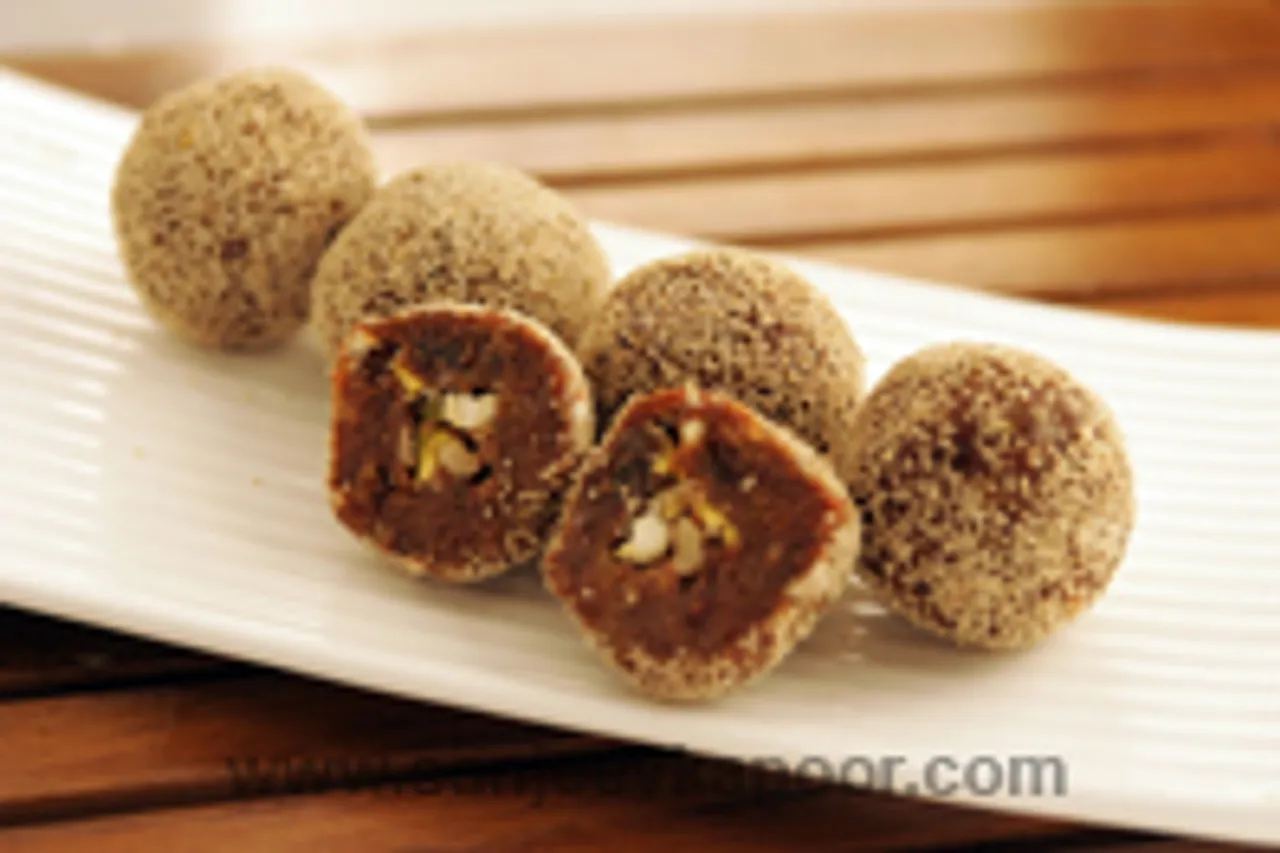 Dry Fruits And Khajoor Laddoo