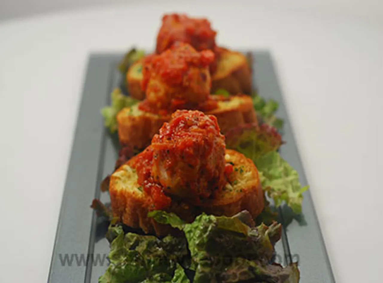 Chicken Meatballs with Garlic Bread