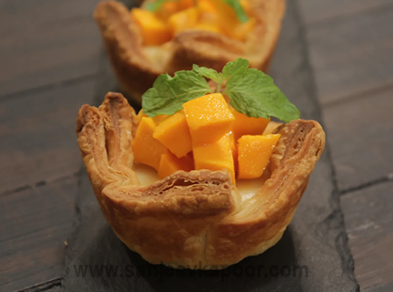 Phyllo Cheese Cake with Fresh Mangoes