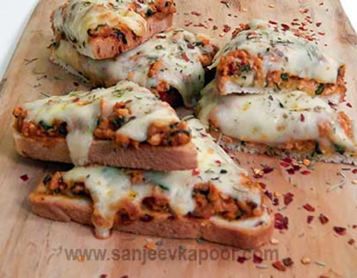 Chicken and Spinach Bread Pizza