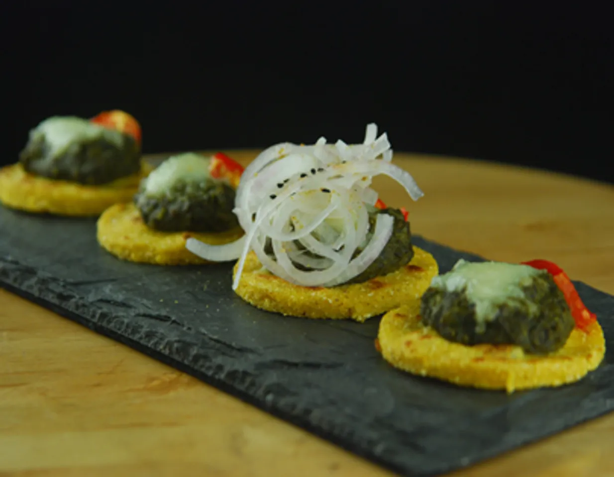 Sarson ka Saag, Makki ki Roti aur Mozzarella ki Ma