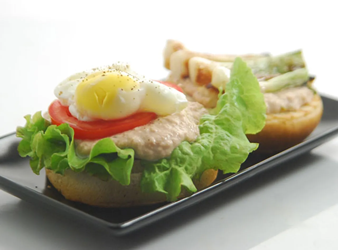 Poached Egg Tuna Burger-Cook Smart