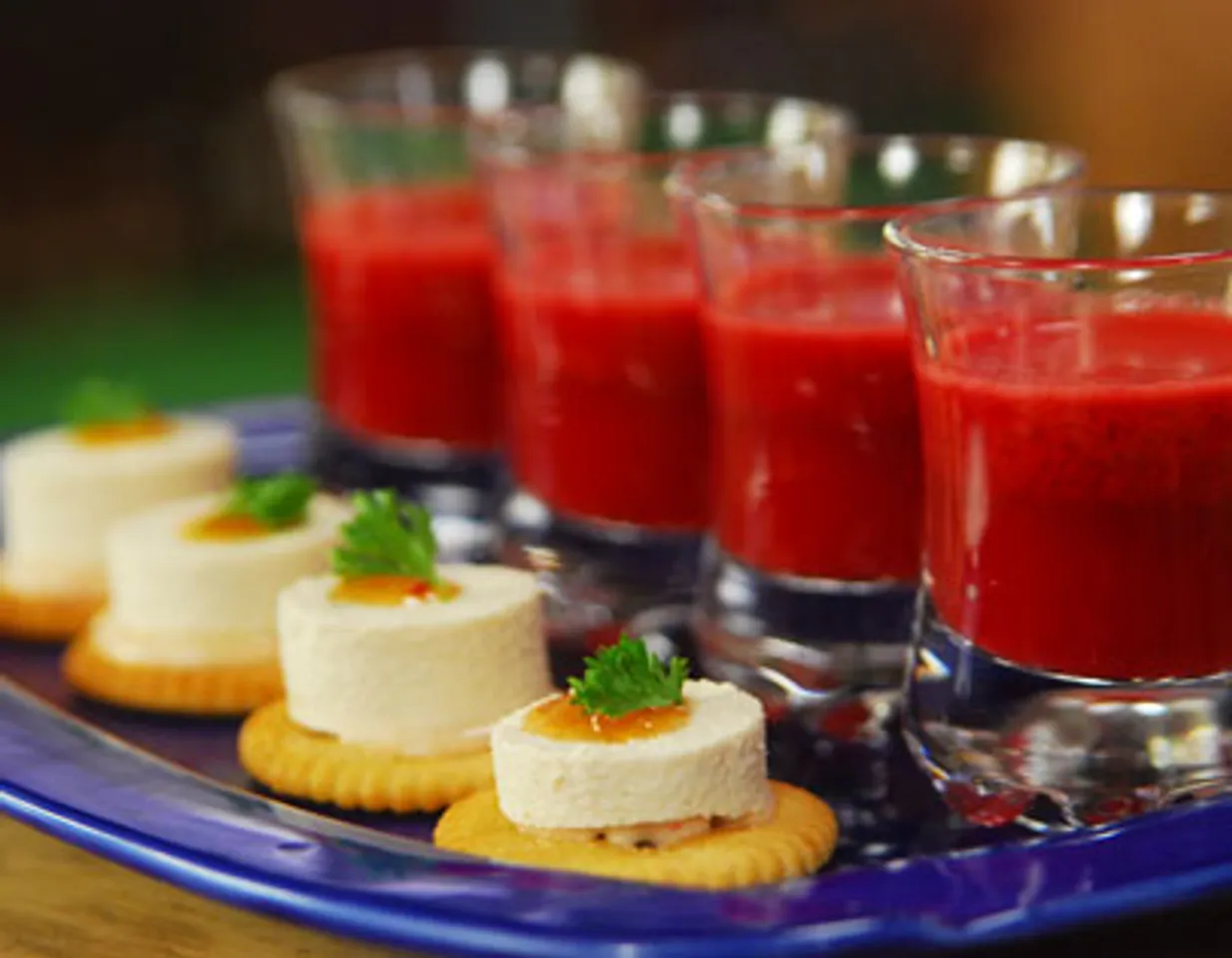 Biscuit Bites With Beetroot And Carrot Shots