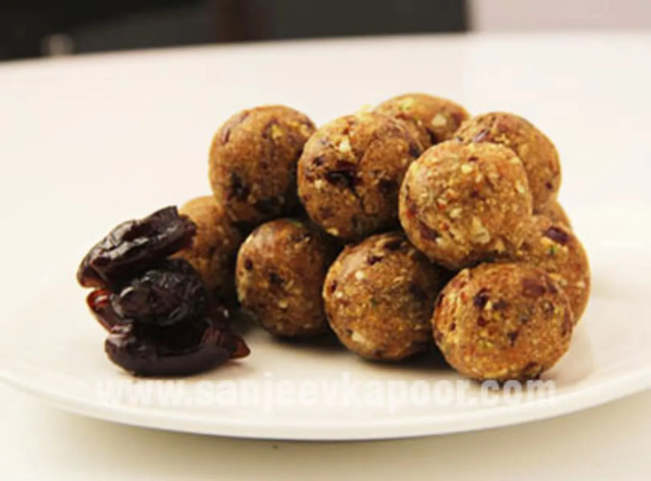 Khajoori Farhali Laddoo