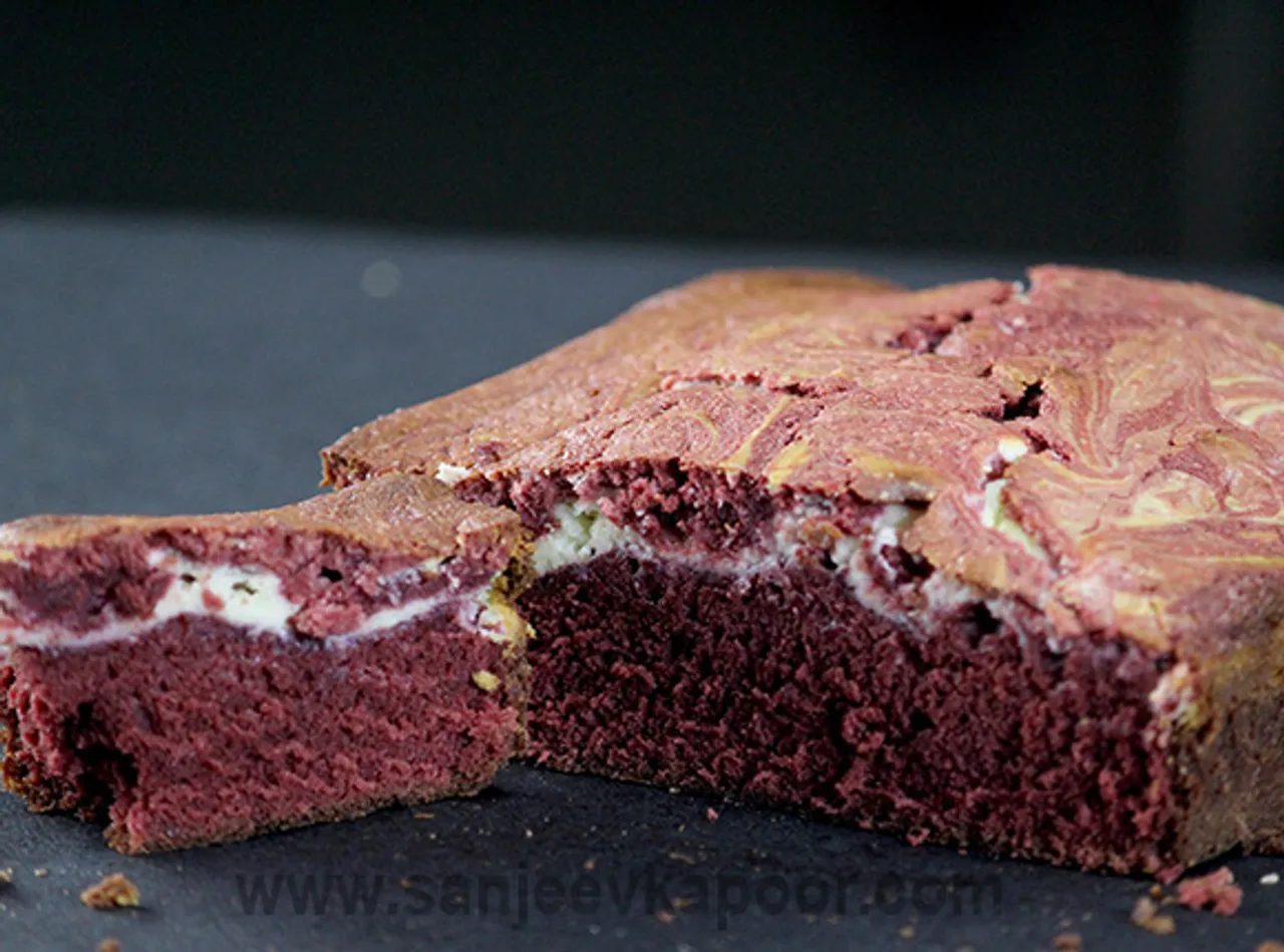 Red Velvet Cheese Cake Brownie