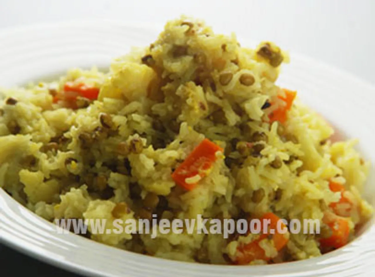 Hare Moong ki Chaaswali Khichdi