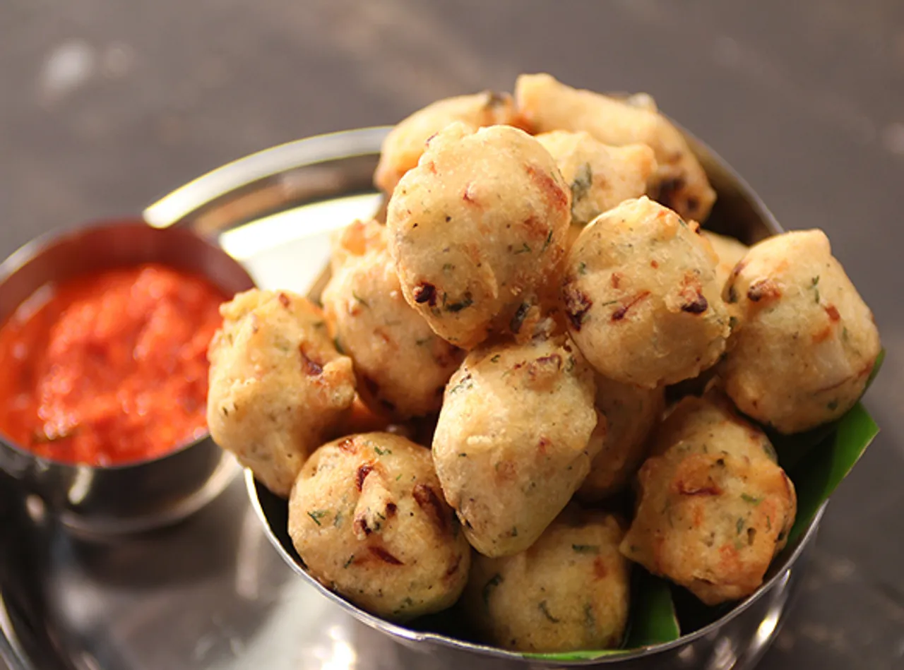 Urad Pepper Vada -SK Khazana