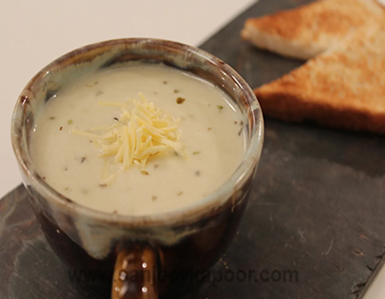 Cheesy Cauliflower Soup