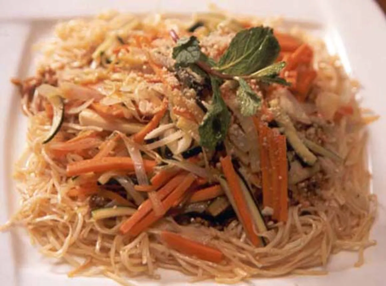 Spicy Noodles With Ginger And Vegetables