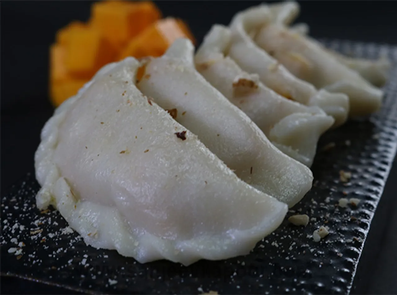 Steamed Mango Dumplings