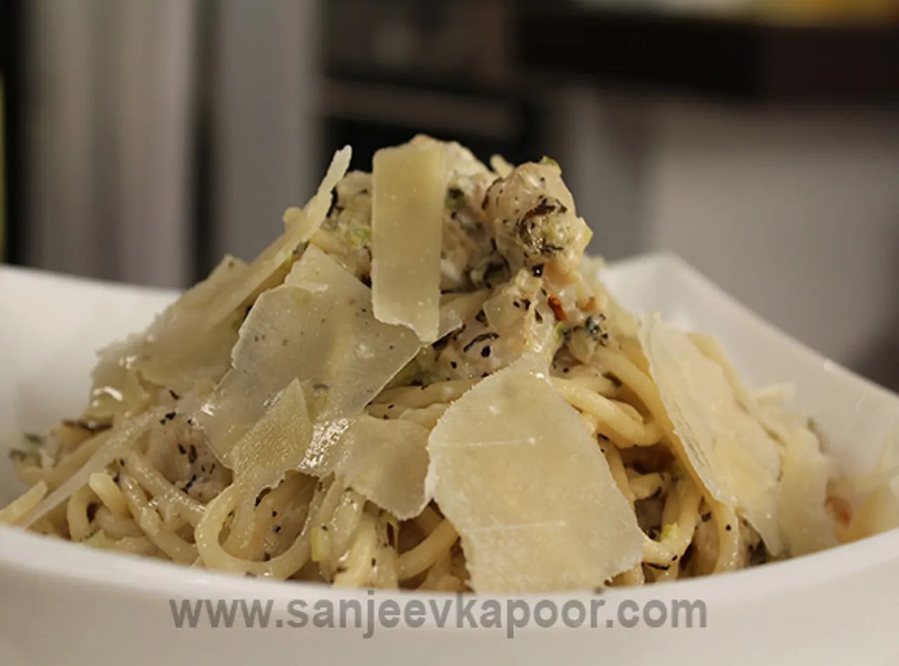 Spaghetti with Prawns in Leek and Tarragon Creamy 