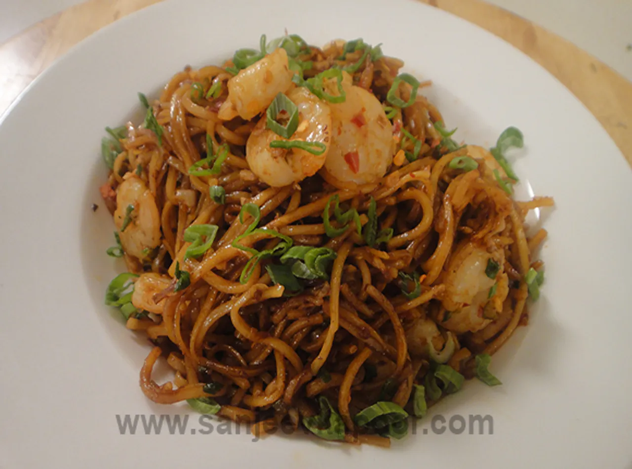 Chilli Garlic Prawn Noodles