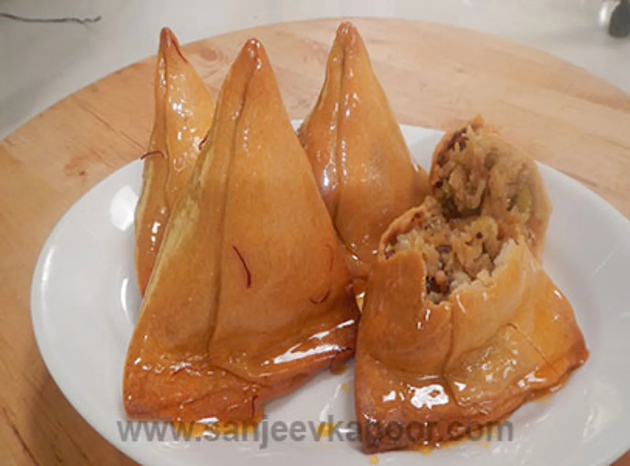 Baked Mawa Samosa