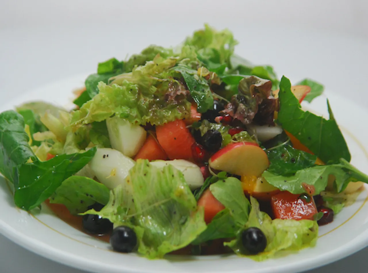 Leafy Salad in Pomegranate Dressing