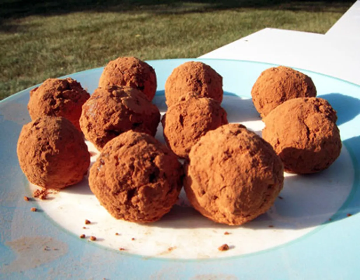 Date And Walnut Laddoo