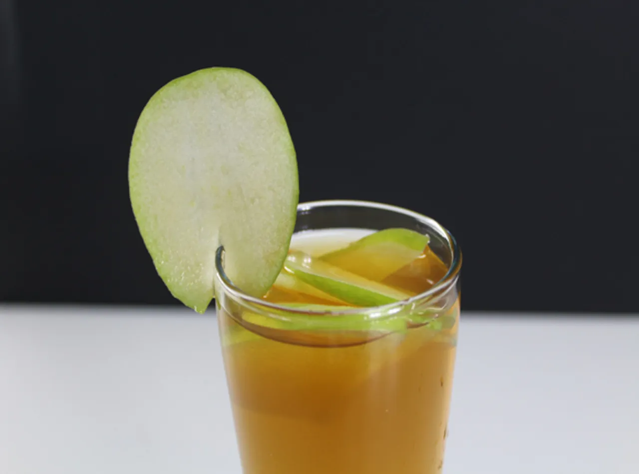 Apple and Cinnamon Ice Tea