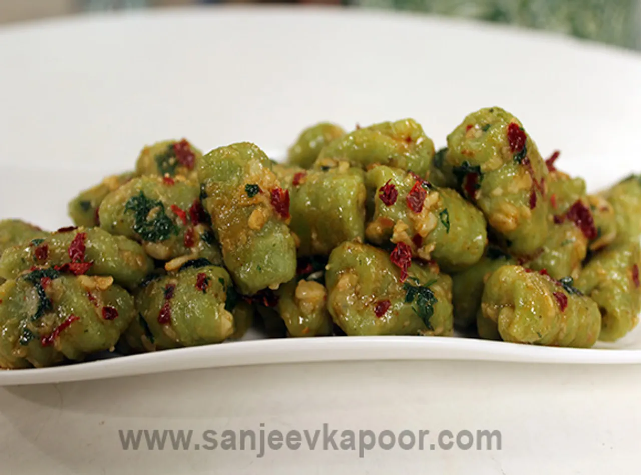 Spinach Gnocchi in Cheese Garlic Sauce