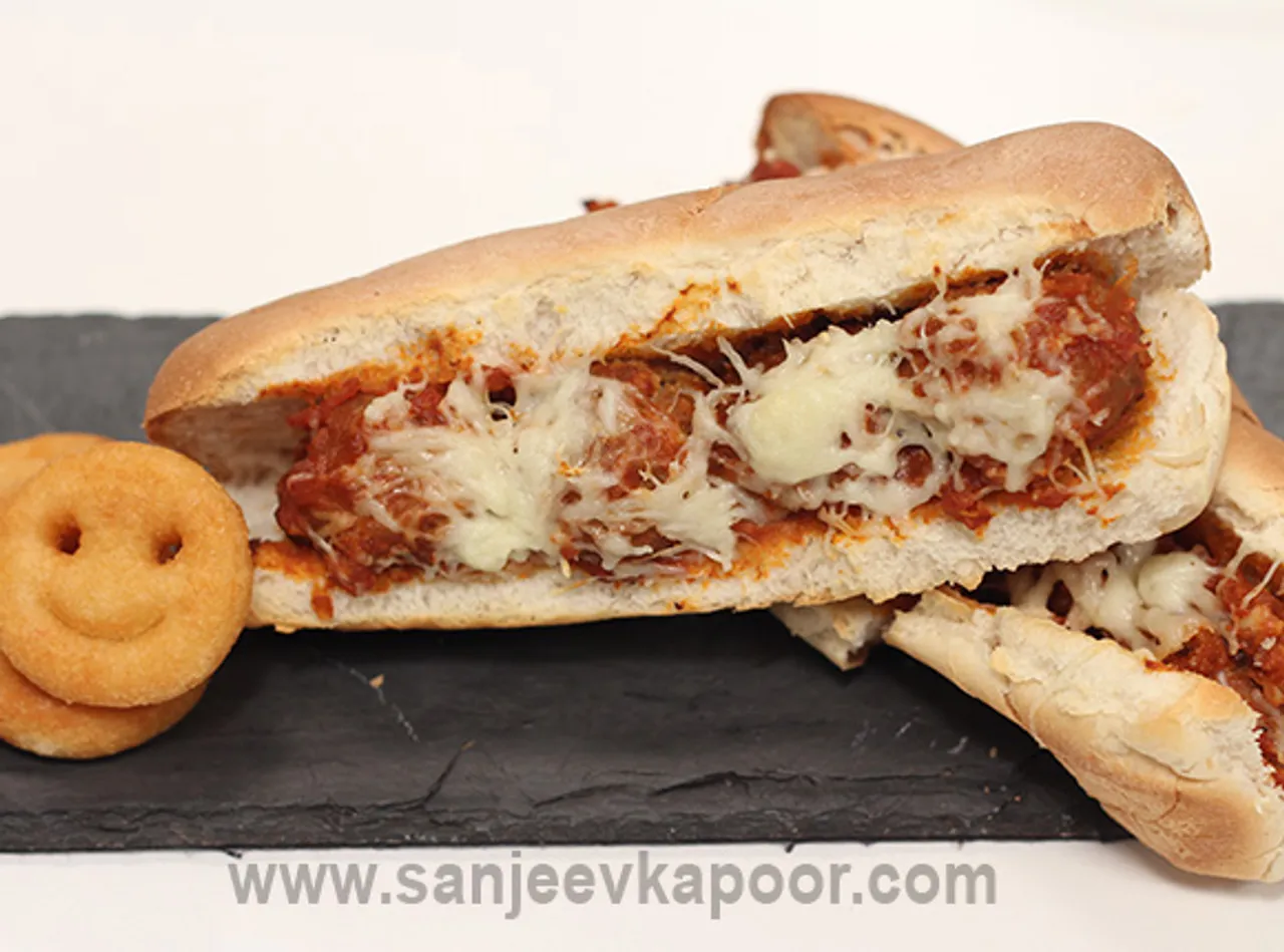 Cheesy Meatballs Hotdog