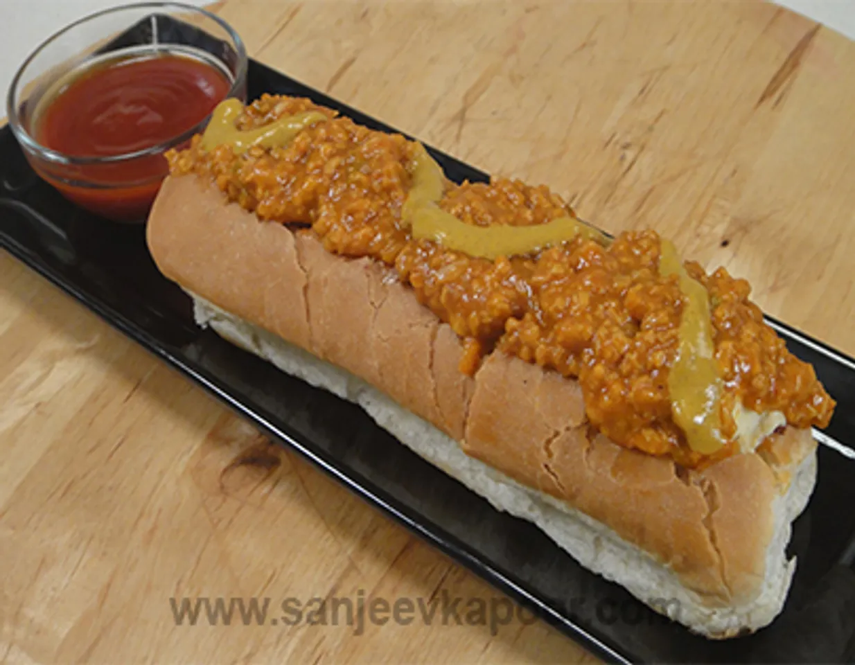 Paneer Chilli Hot Dog