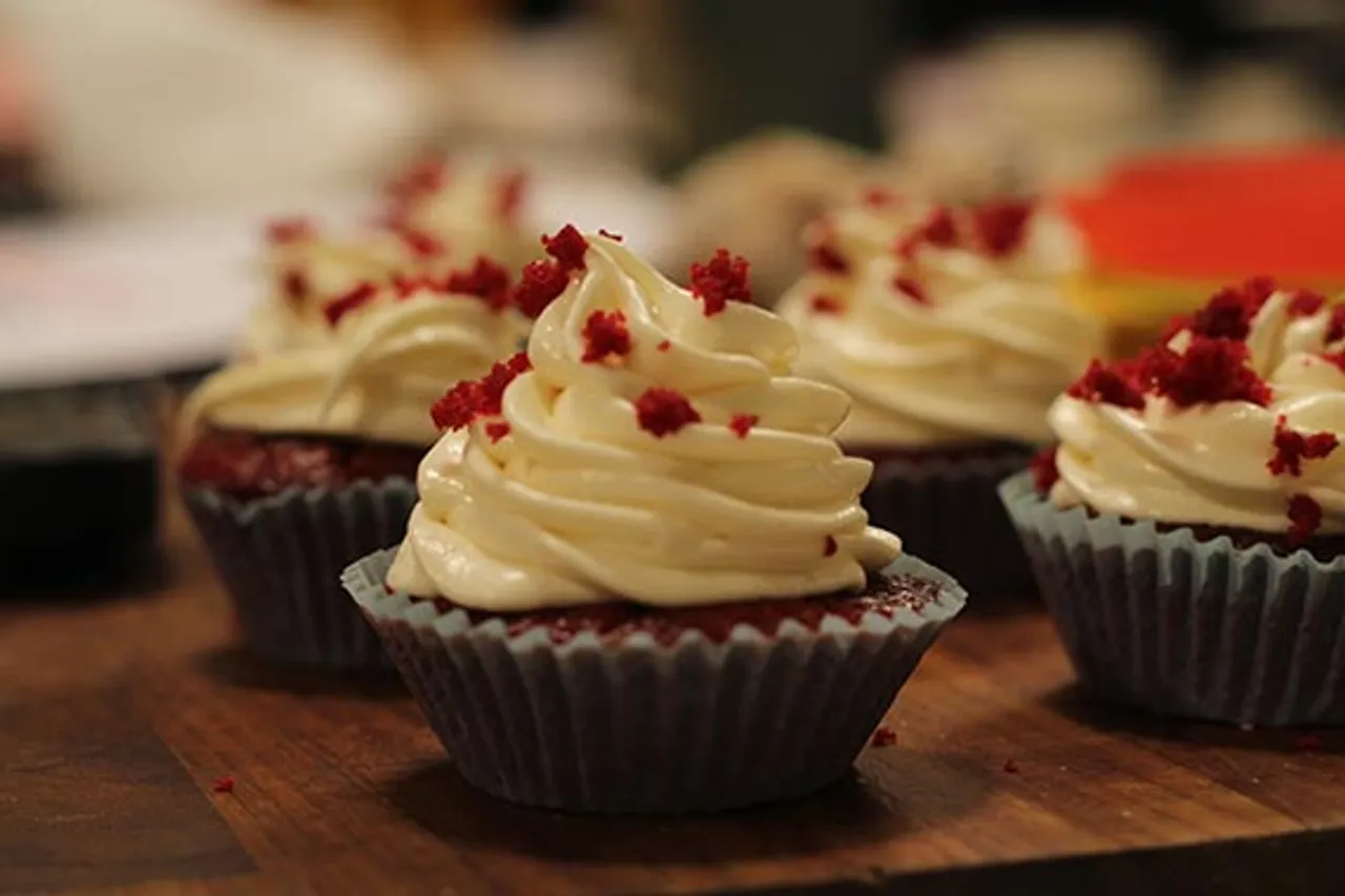 Eggless Strawberry Lava Cupcake