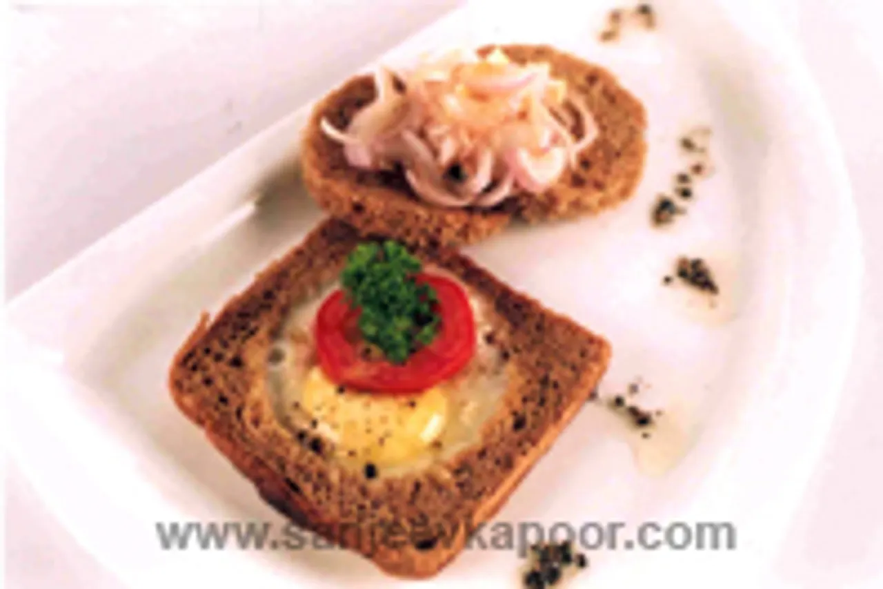Quick Fried Egg With Brown Bread