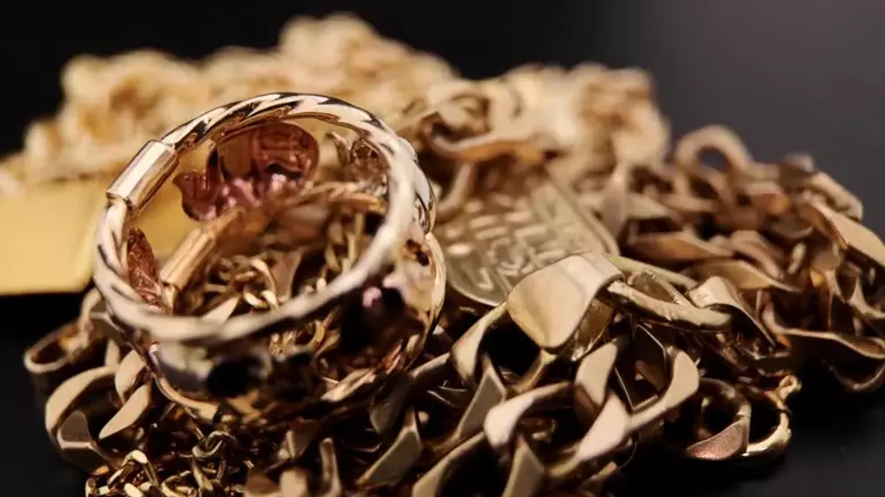 1452182-gold-jewellery5