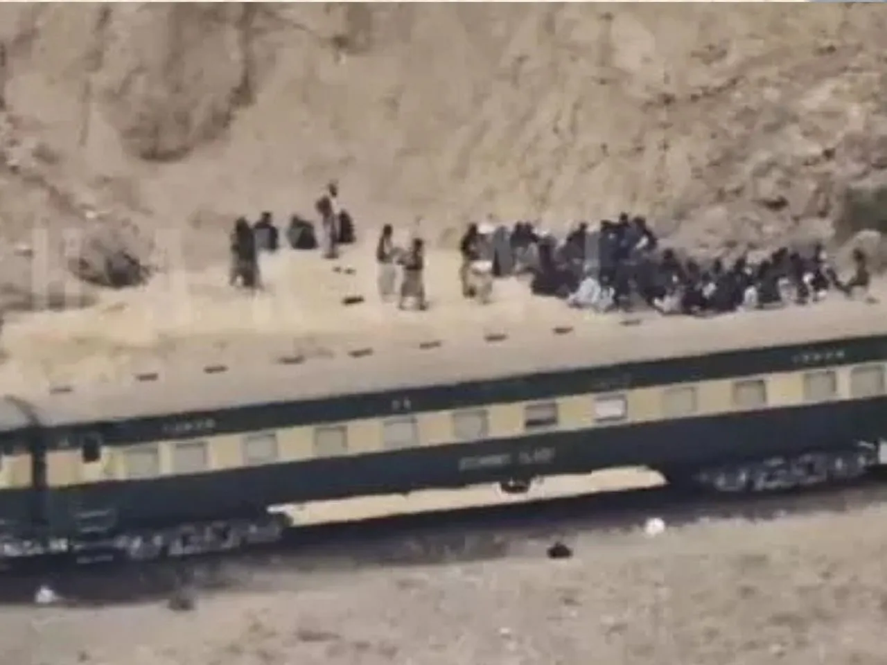 pakistan train 