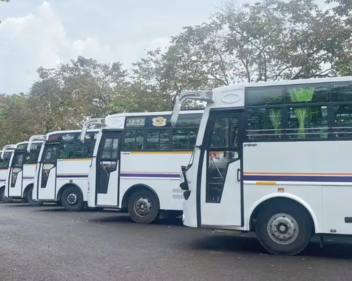 checking in tourist buses
