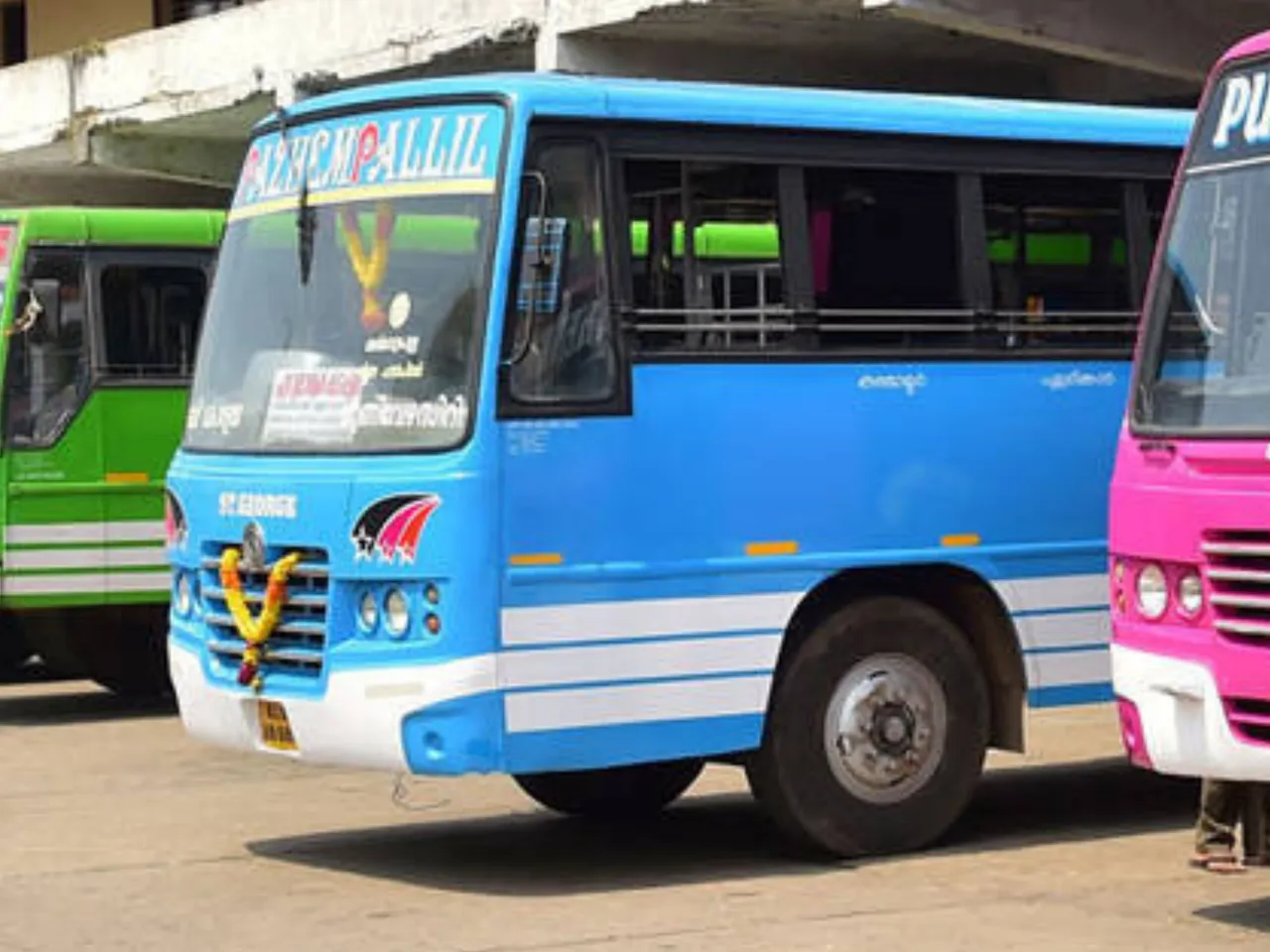 kochi private bus