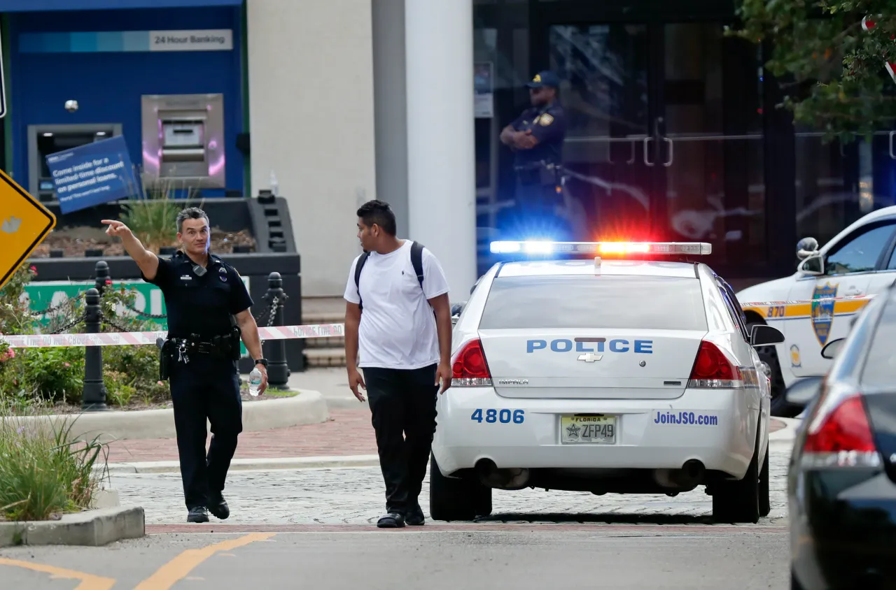 Gunman kills 3 and himself in racially motivated shooting in Jacksonville, Florida 