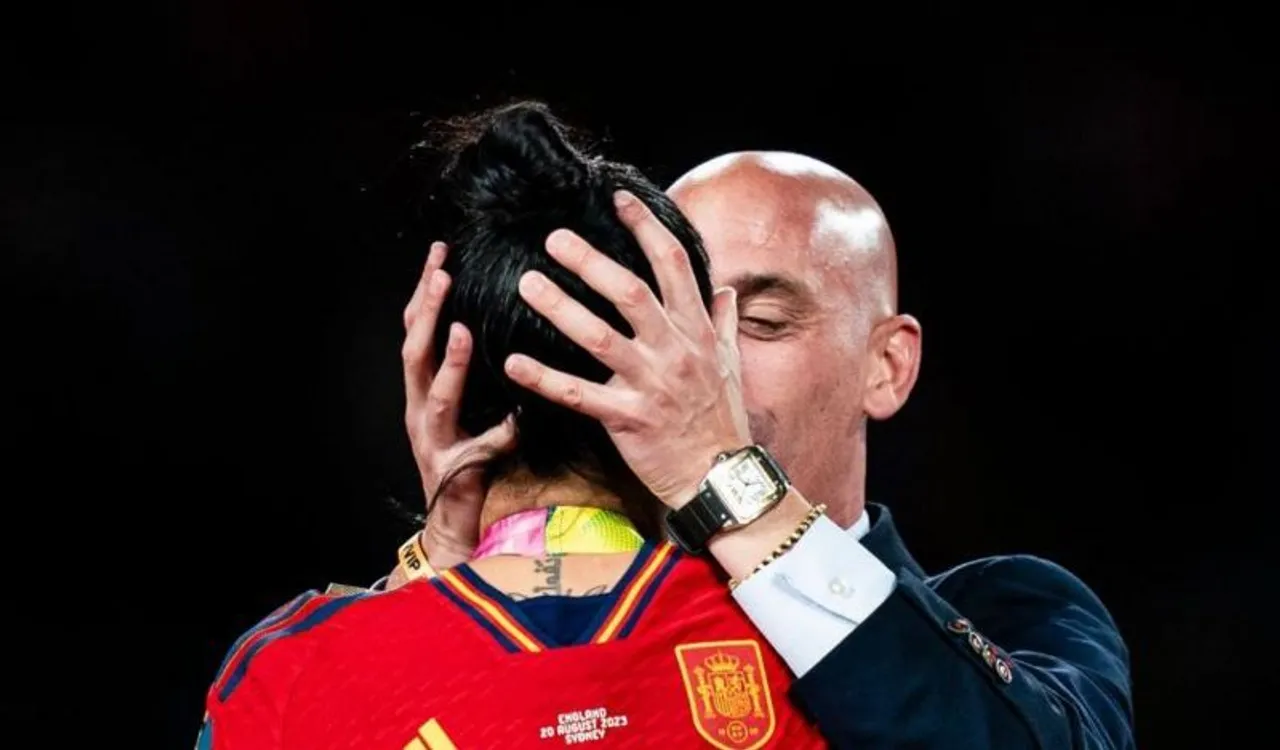 Spain kiss