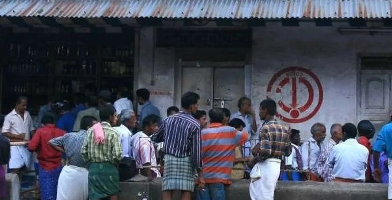 കേരളം ഇത് കണ്ടുപഠിക്കണം, തമിഴ്‌നാട് മുതലെടുക്കുന്നത് ഇവിടുത്തെ സാഹചര്യം തന്നെ! കേരള അതിർത്തിയിൽ മദ്യം വിറ്റു ലാഭം കൊയ്യുന്ന തമിഴ്നാട്