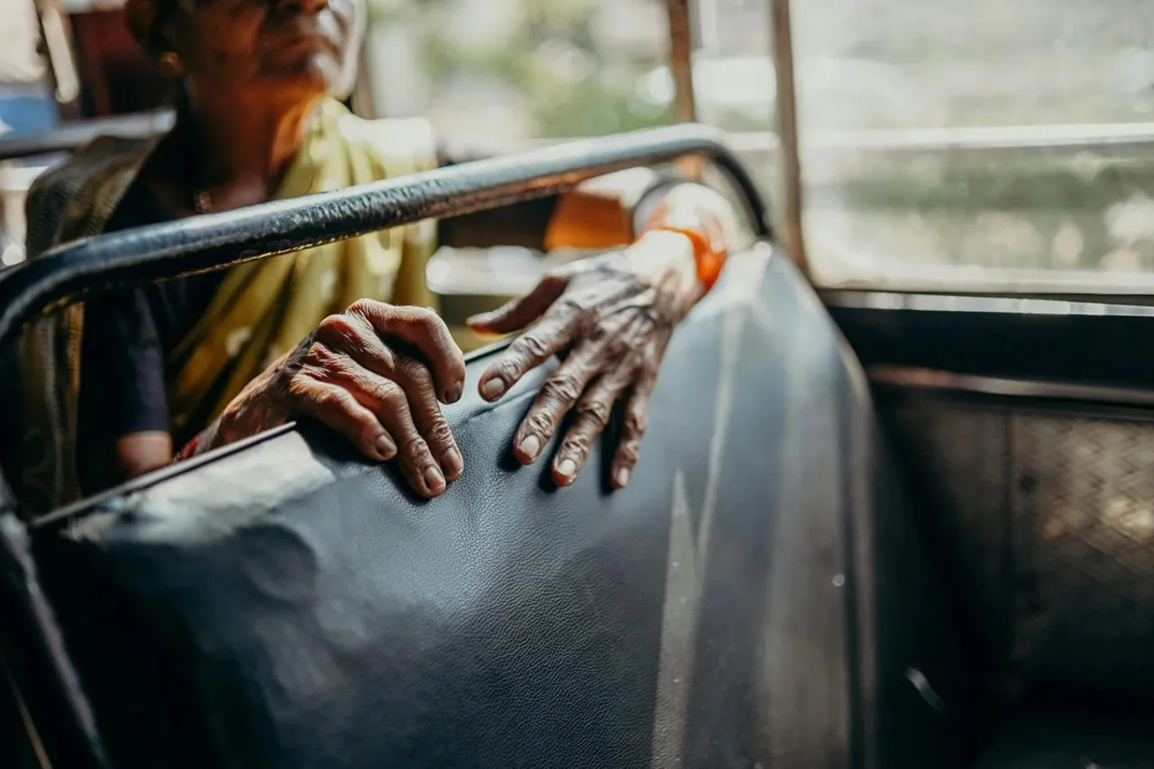 traveling-in buses
