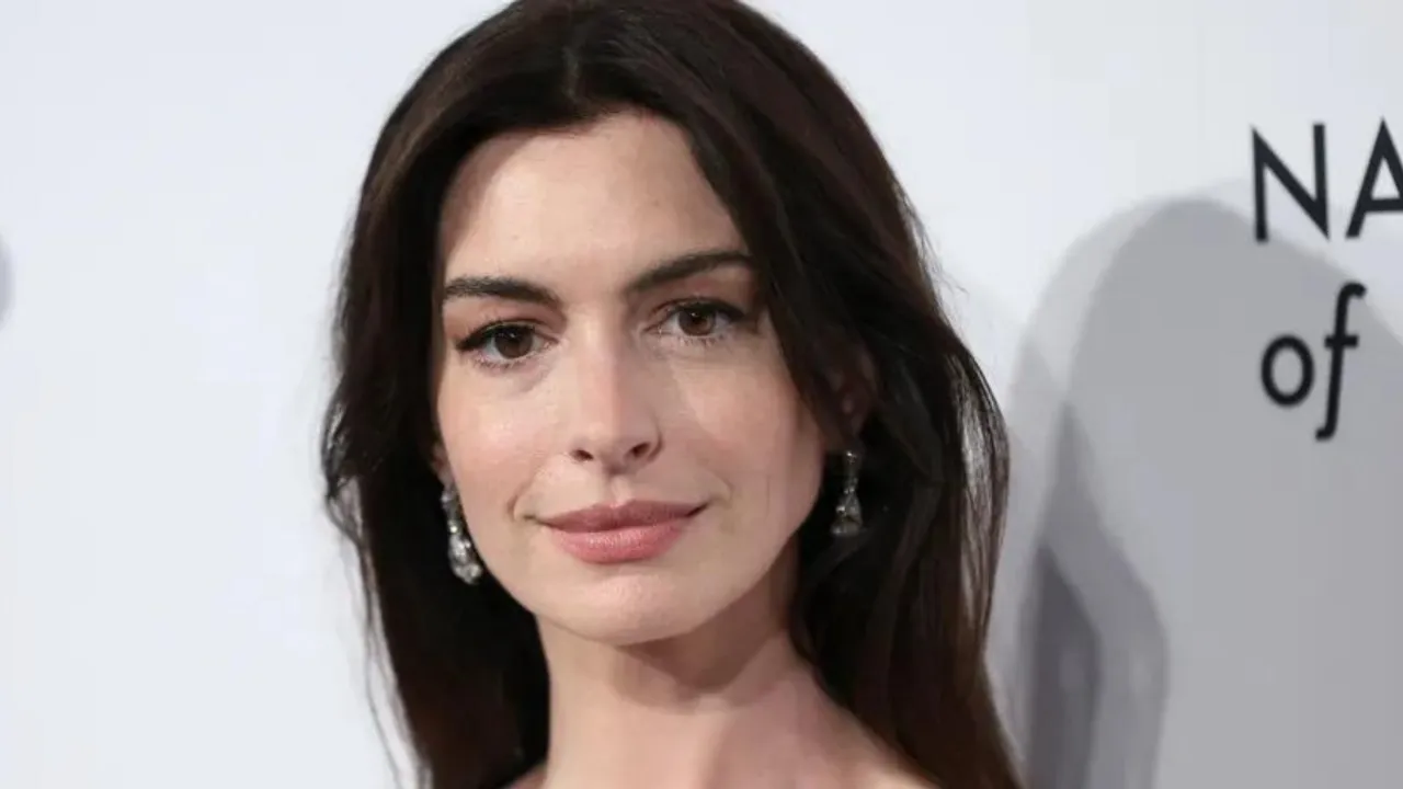 Anne Hathaway Reveals Feeling 'Gross' Making Out With 10 Guys During Audition