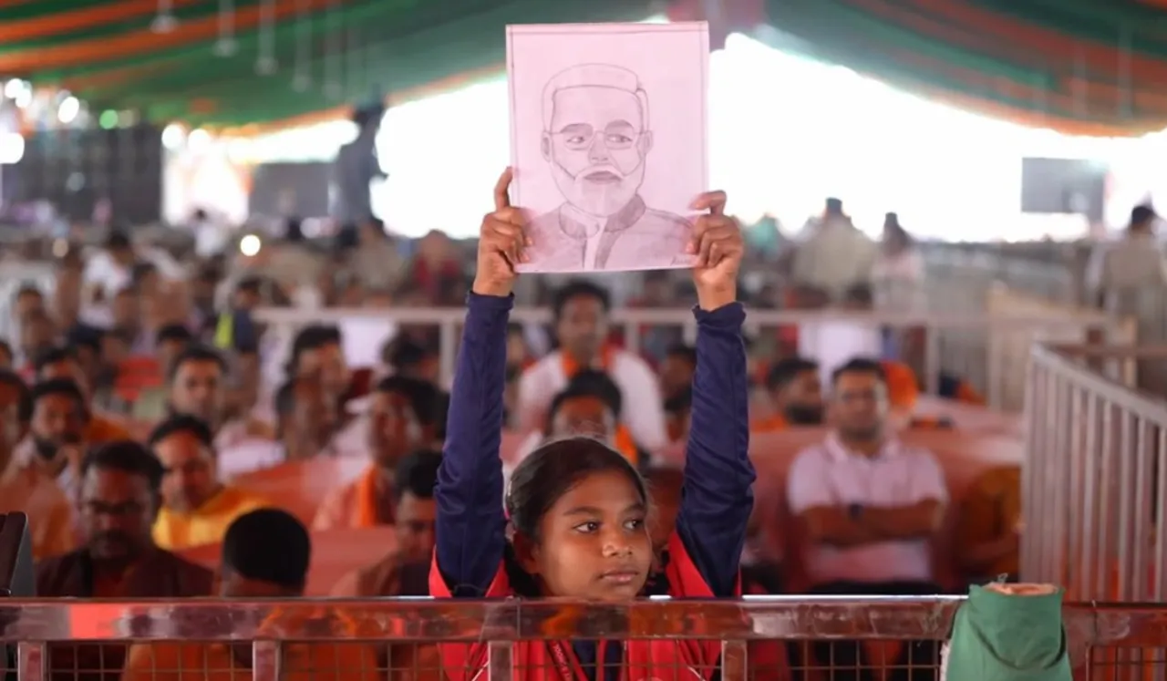 narendra modi writes thank you letter to girl holding his sketch at chhattisgarh rally