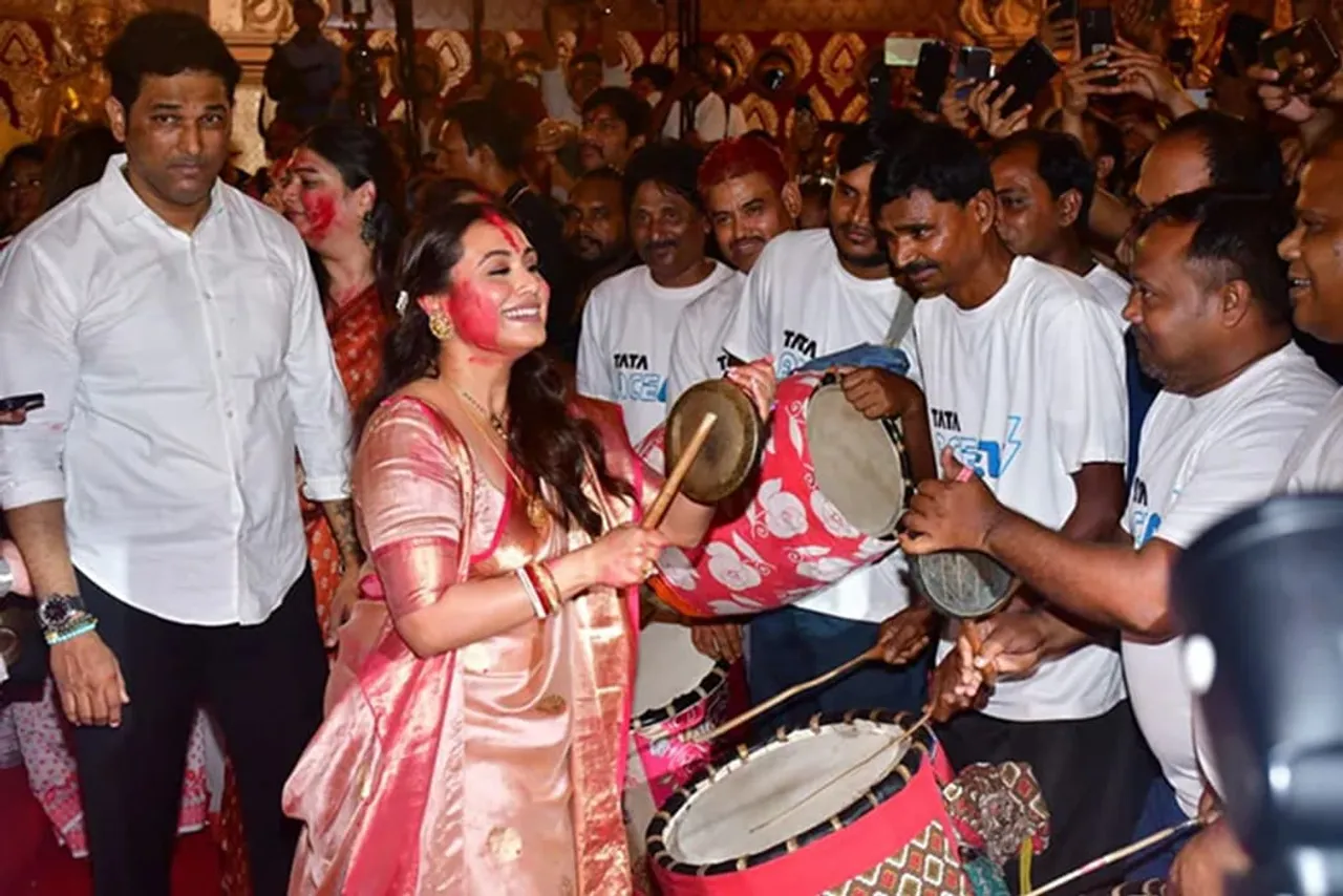Watch: Rani Mukerji, Rupali Ganguly's Sindoor Khela Celebrations