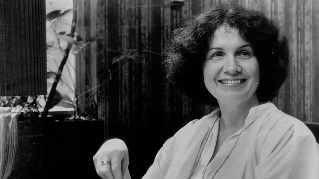 Remembering Alice Munro: Revolutionary Writer & Nobel Prize Winner