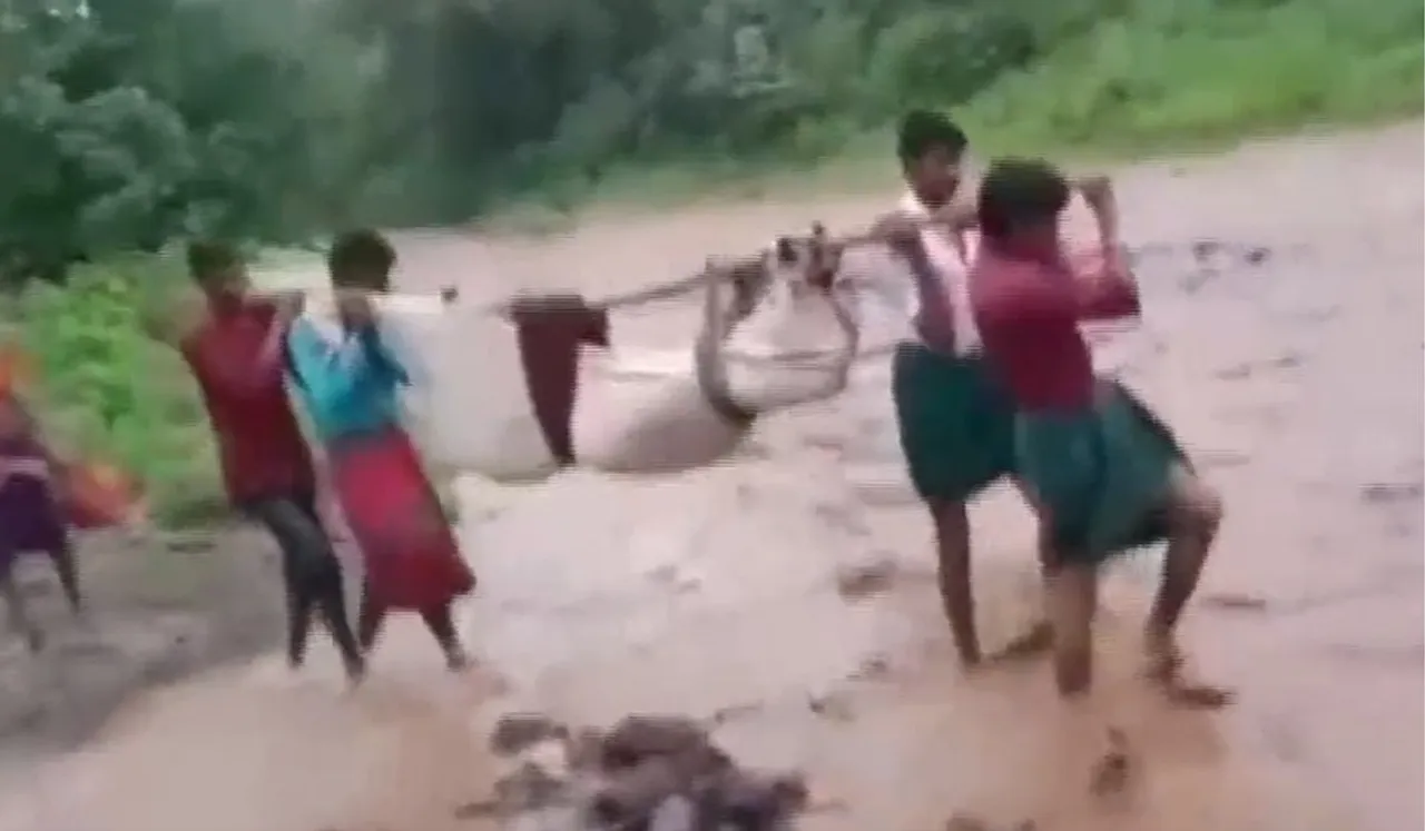 MP: After Floods Block Pathways, Pregnant Woman Delivers Baby On Road
