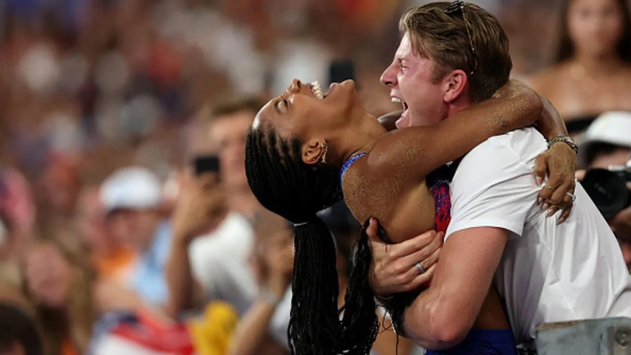 Paralympic Champion Hunter Woodhall Hugs Olympic Medalist Wife Post Win by Yahoo News Canada