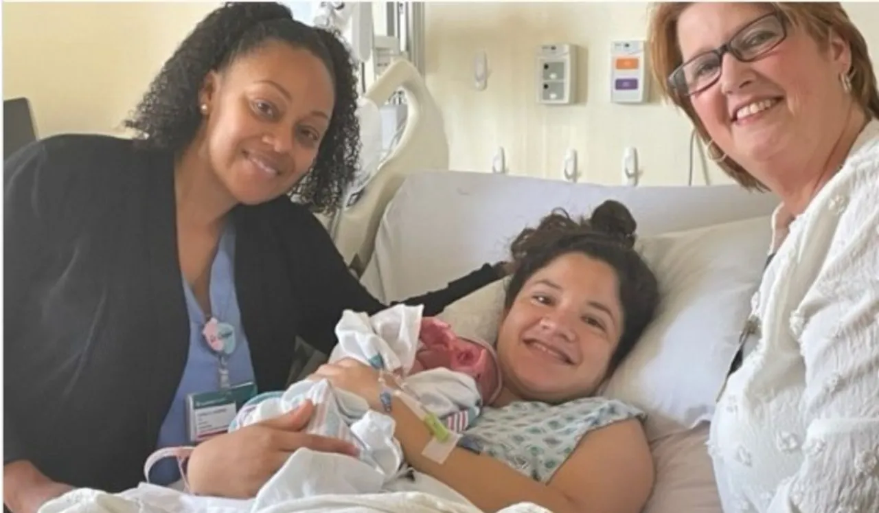 US Doctor Helps Woman Deliver Baby In Car At Parking Garage