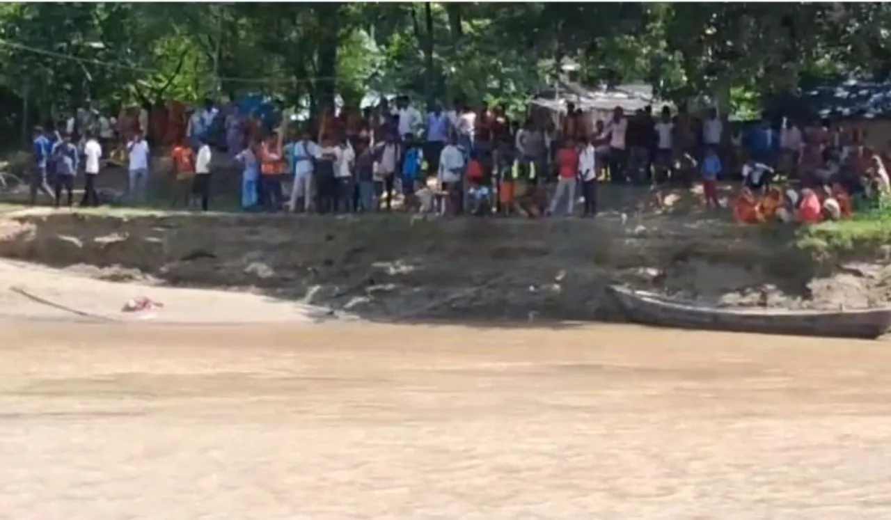 Children Missing After Boat Overturned In Bihar