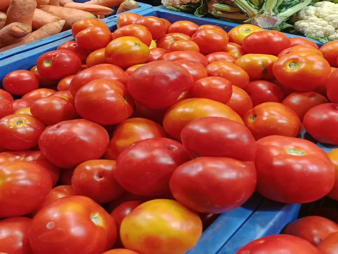 MP Man Uses 2 Tomatoes To Cook Meal, Furious Wife Leaves Home