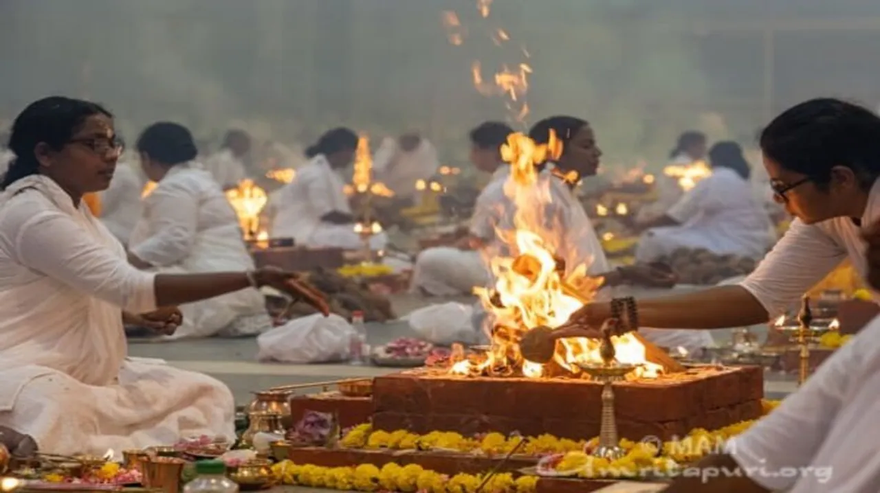 Women Will Be Able To Perform Yagya As Per New Hindu Code Of Conduct
