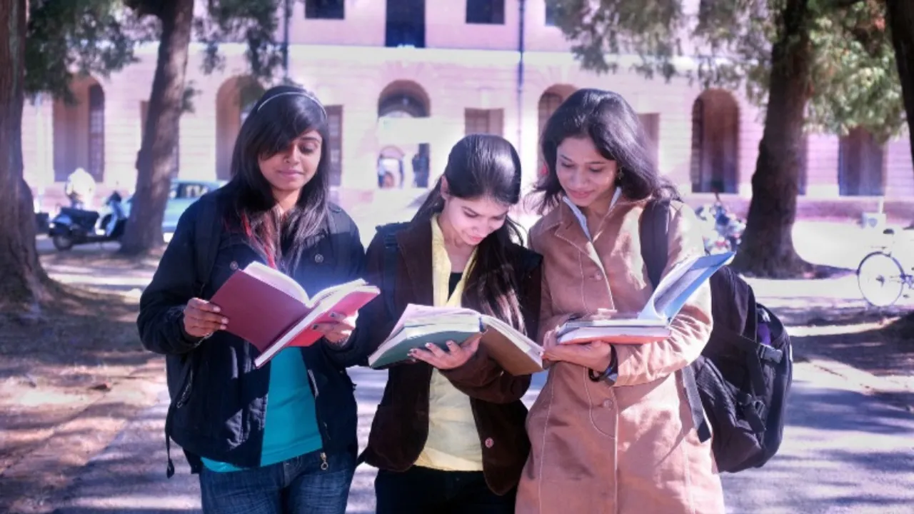 College Students, Women Studying