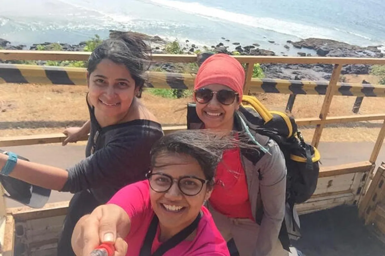 Meet the Women who Hitchhiked from Mumbai to Goa on Rs 100 a Day