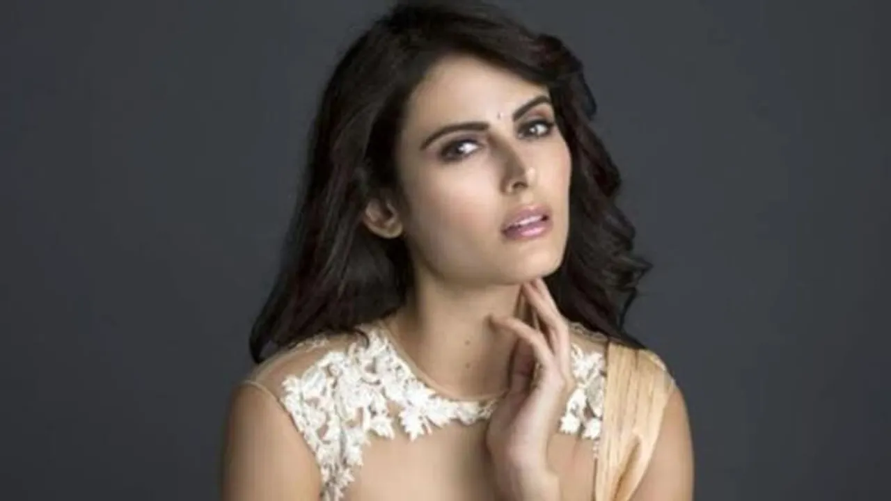Mandana Karimi Twerks In A Burqa, Why Are People Angry At Her?